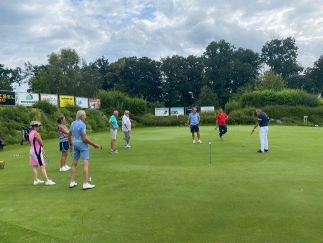 Modern Golf Academy: Last Minute Chance